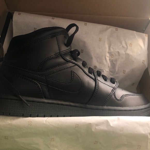 Air Jordans 1 Mid🖤 - Picture 12 of 14